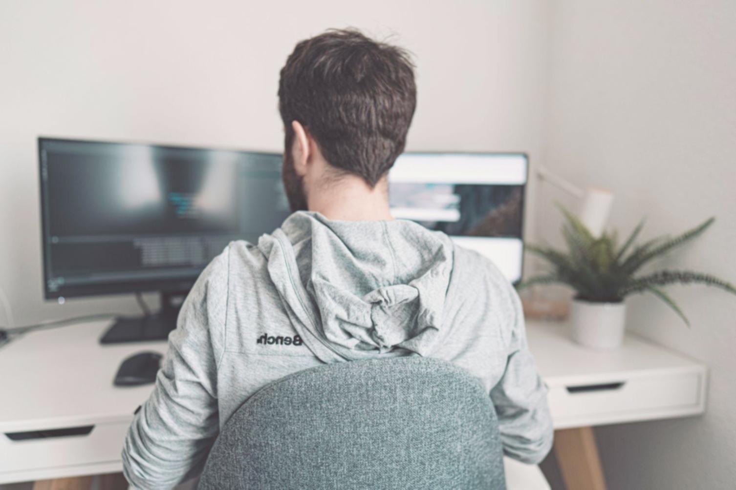 Finanzübersicht mit verschiedenen Kategorien und Notizen